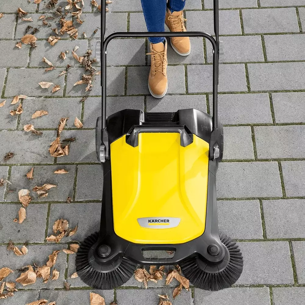 Varredeira Manual Residencial Karcher S 4 Twin com Duas Escovas Laterais