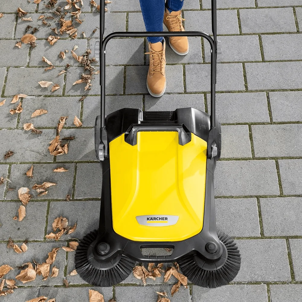 Varredeira Manual Residencial Karcher S 4 Twin com Duas Escovas Laterais