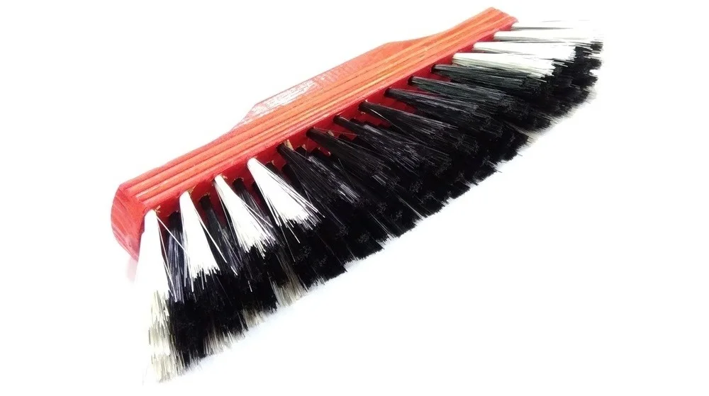 Vassoura de Pelo Natural em Madeira 30 CM