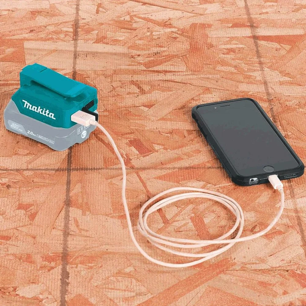 Adaptador Compacto USB para Carregar Dispositivos Móveis ADP06 Makita