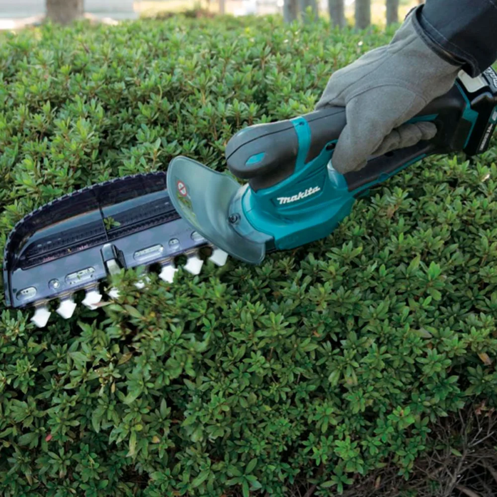 Aparador de Cerca à Bateria 1.5Ah 12V Max e Carregador UH201DZC Makita