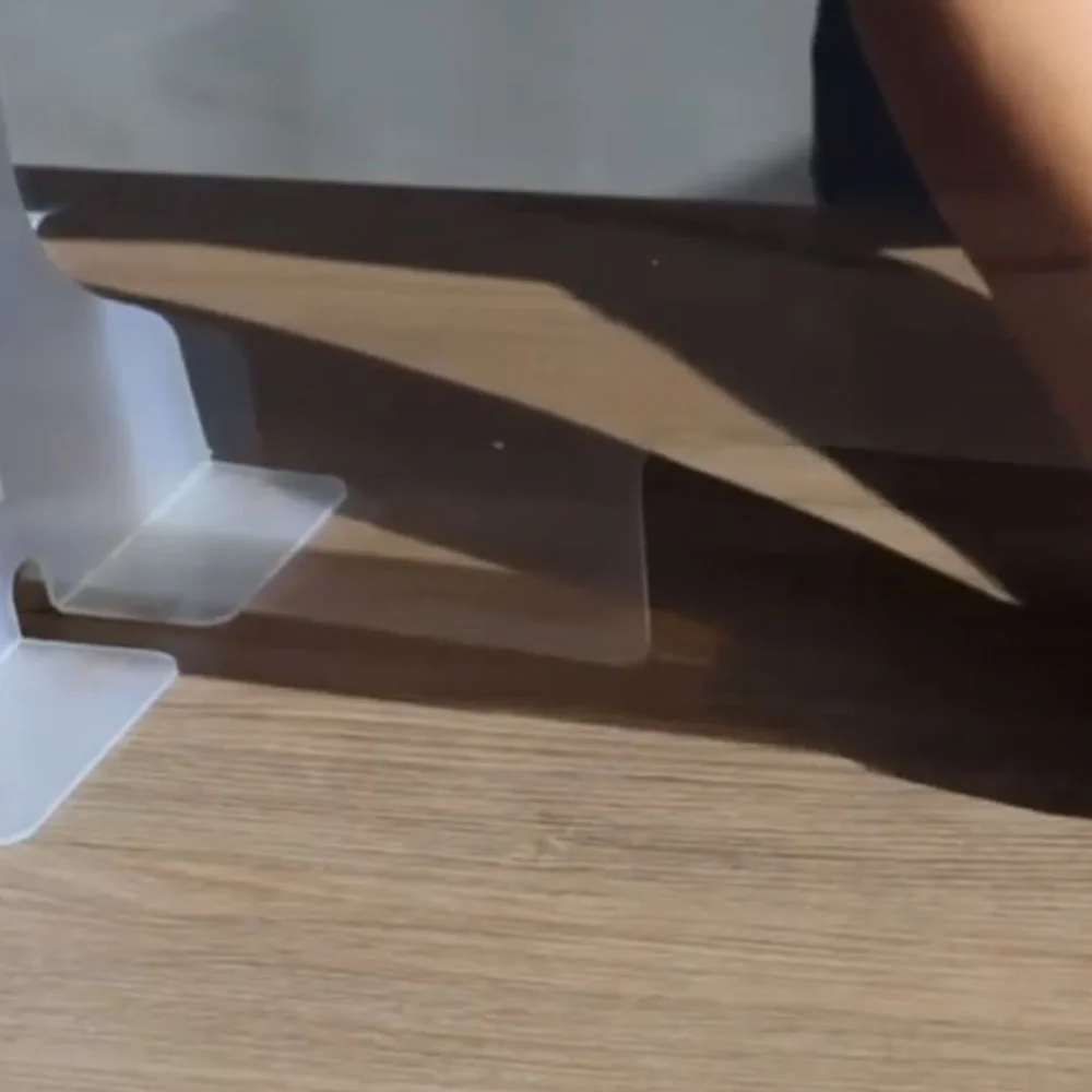 Barreira Protetora de Mesa em PP Compr 635 x Largura 56 x Espessura 0001cm