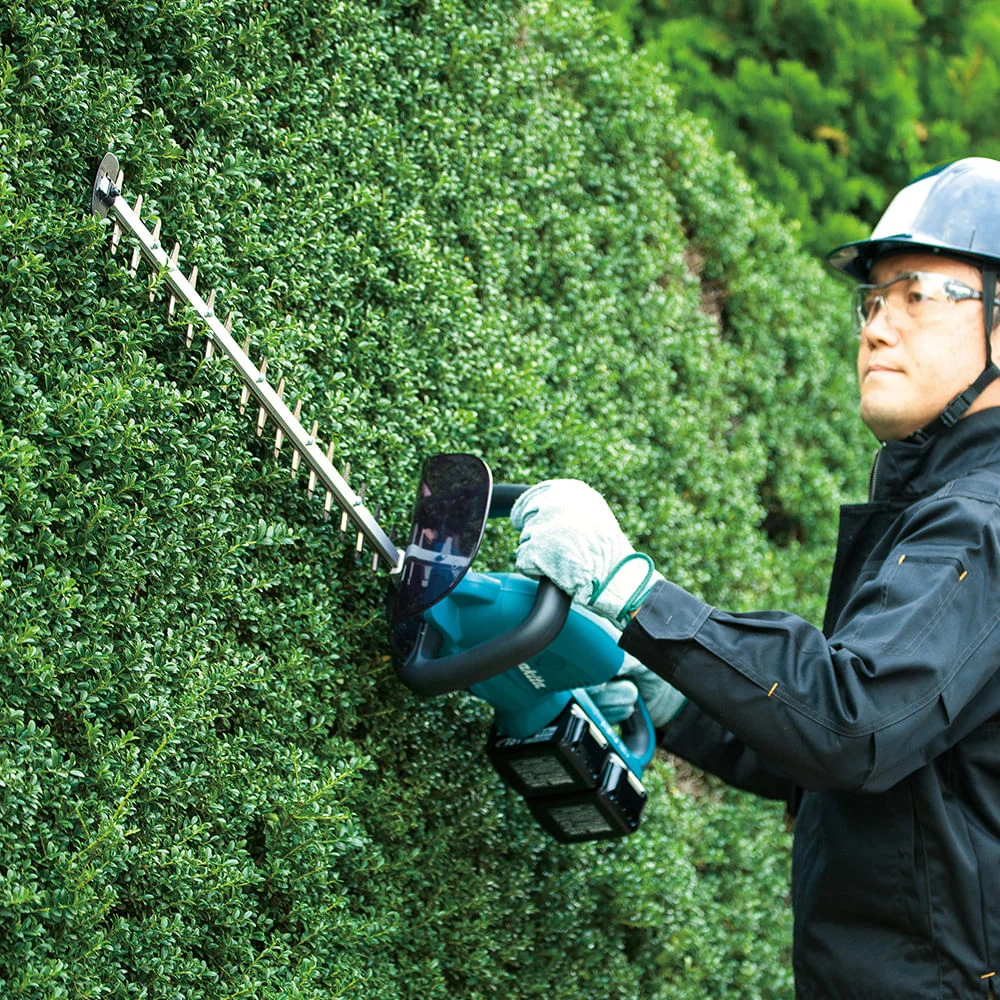 Combo Aparador Cerca 4Baterias 18V 5Ah Carregador Duplo e MacPack DUH651Z Makita 220 Volts