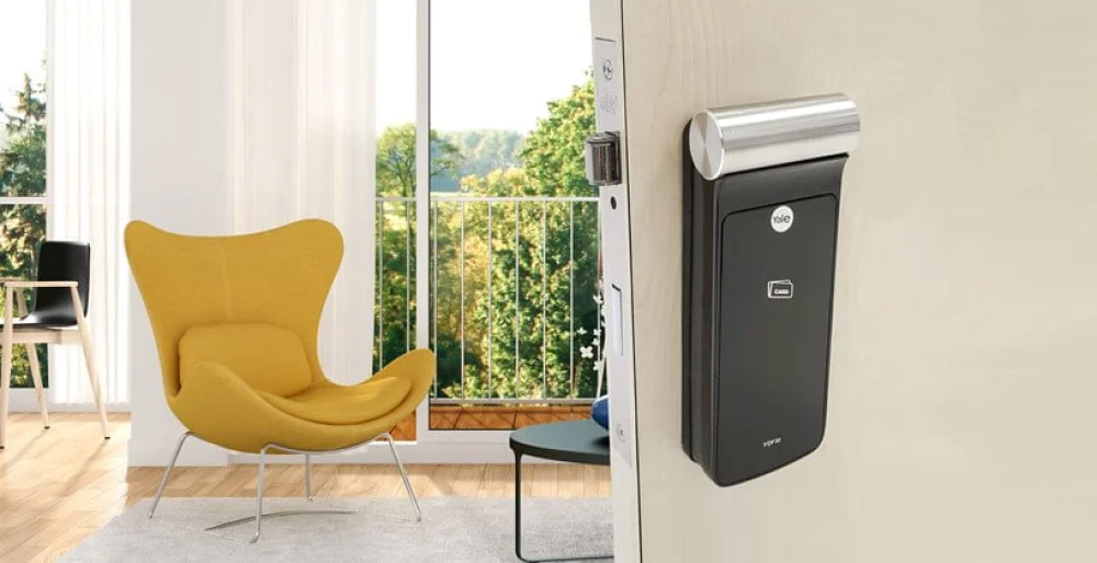 Fechadura Digital Embutir YDF30 com Leitor de Cartão 054240018 Yale