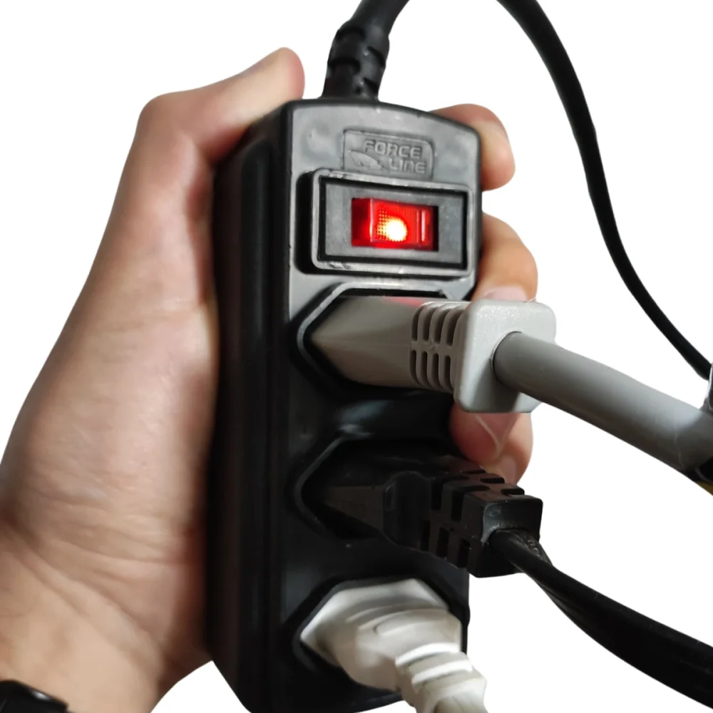 Filtro de Linha 3 Tomadas 20A 15m Preto Force Line Bivolt