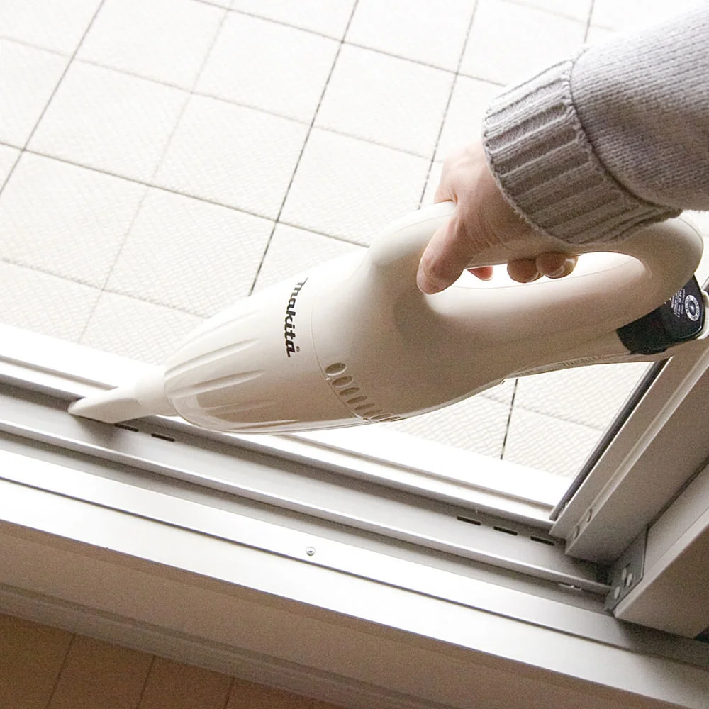 Kit Aspirador de Pó à Bateria CL100DW e Parafusadeira e Furadeira HP330DZ Makita