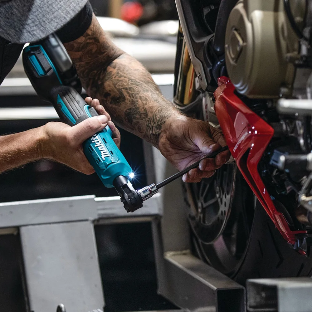 Kit Chave de Catraca à Bateria DWR180Z Makita e Bateria 18V 3.0Ah e Carregador