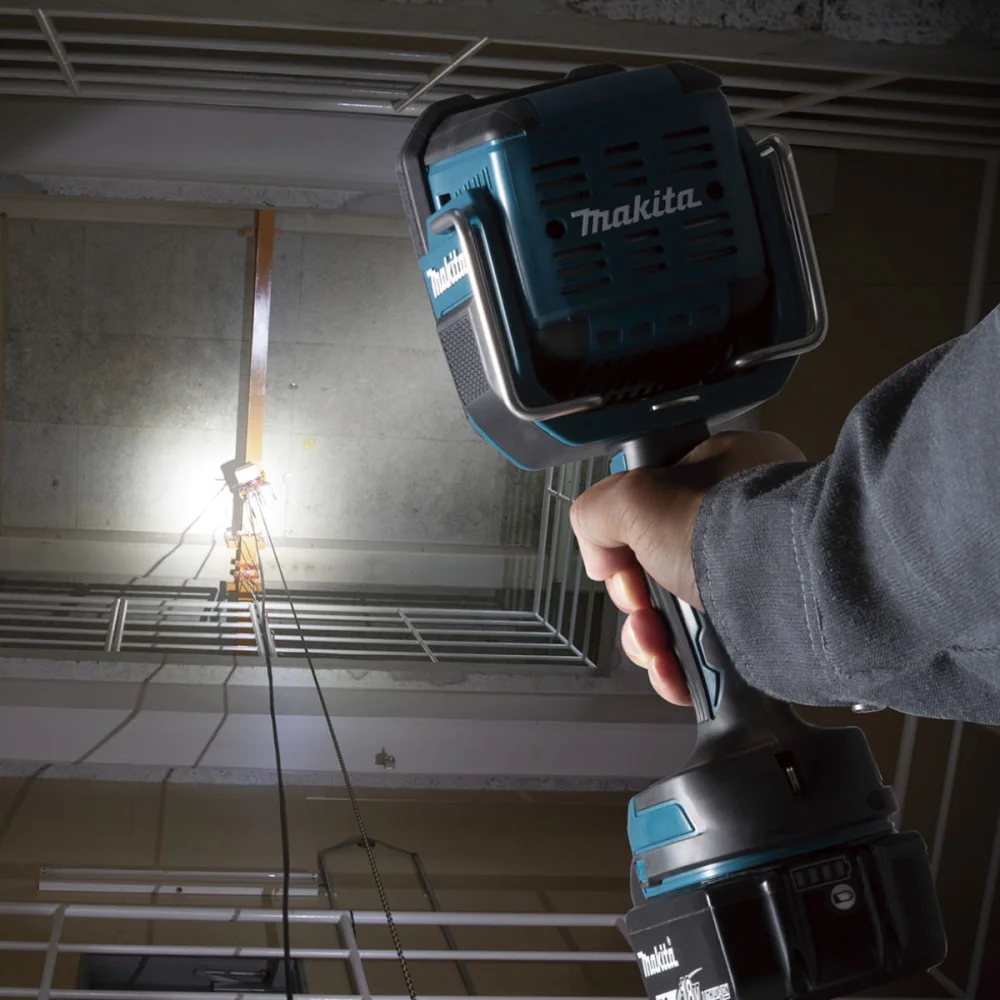 Kit Lanterna de Led DML812 Makita e 2 Baterias 18V 3.0Ah e Carregador DC18RD