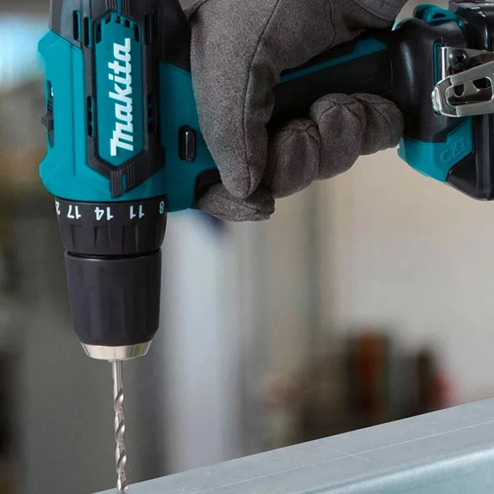 Kit Parafusadeira Furadeira HP333DZ e Aspirador de Pó e Soprador CLX248 Makita