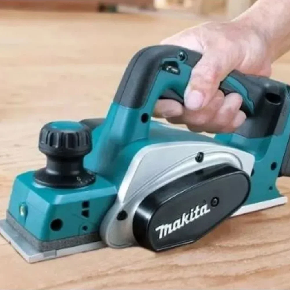 Kit Plaina 82mm à Bateria 18V DKP180Z Makita e Bateria 18V 3.0Ah e Carregador