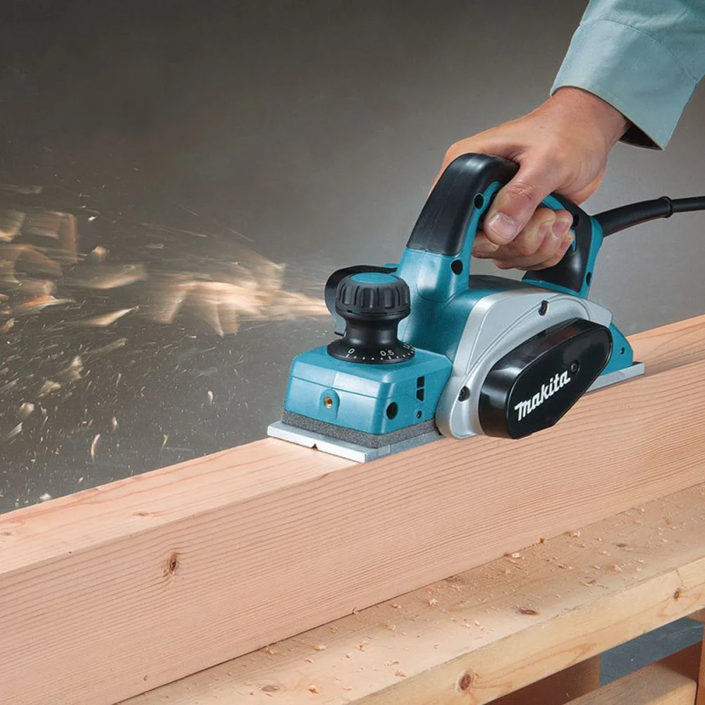 Kit Plaina Elétrica 82mm KP0800 Makita e 2 Facas e Luva e Óculos de Proteção