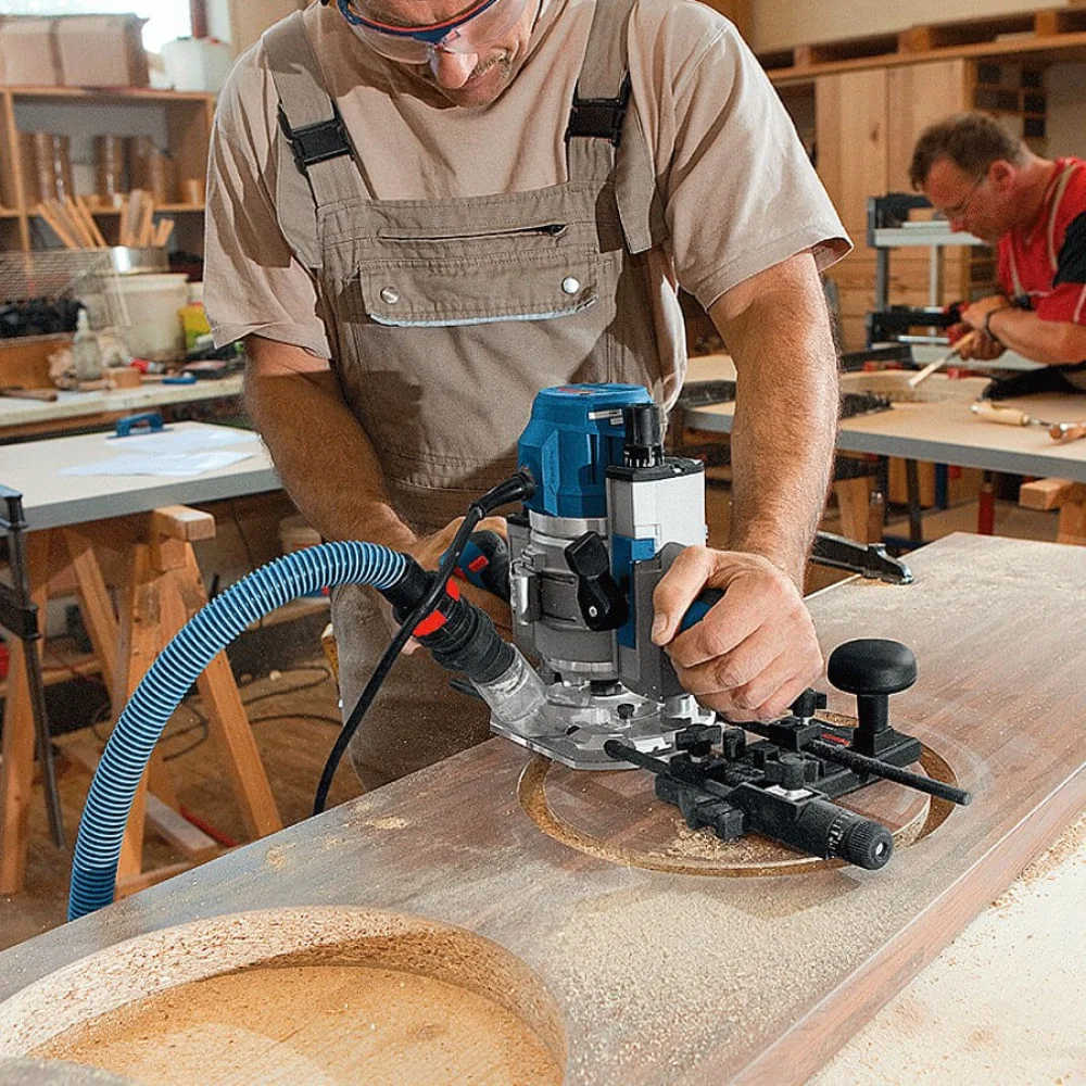 Kit Tupia com Base Imersão GOF 1600 CE Bosch e Conjunto de 12 Fresas para Madeira