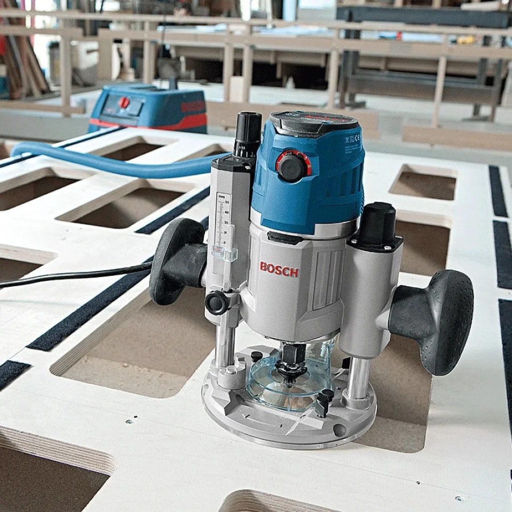 Kit Tupia com Base Imersão GOF 1600 CE Bosch e Conjunto de 6 Fresas para Madeira