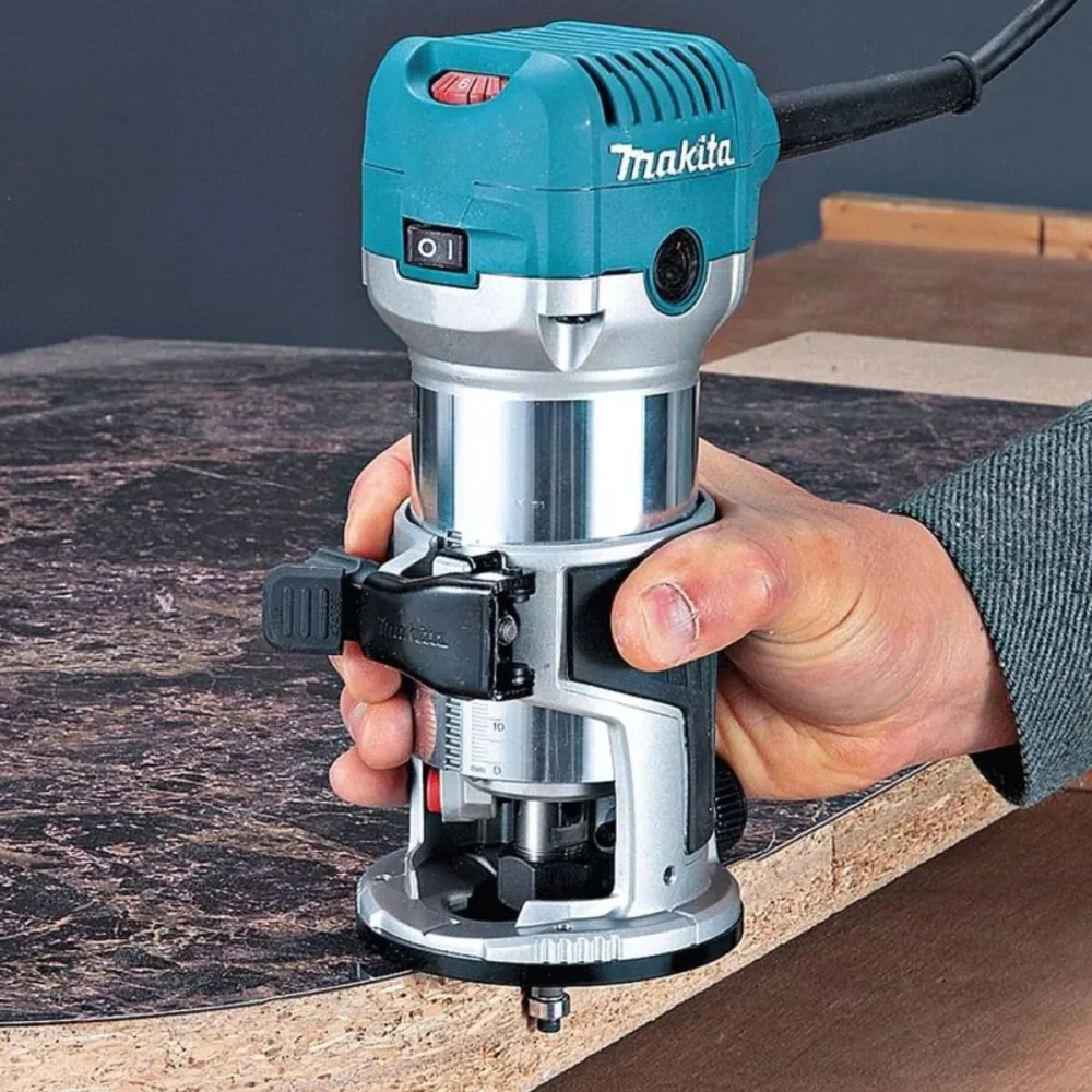 Kit Tupia Laminadora 6mm 710 Watts RT0700C Makita e Fresa e Maleta de Alumínio