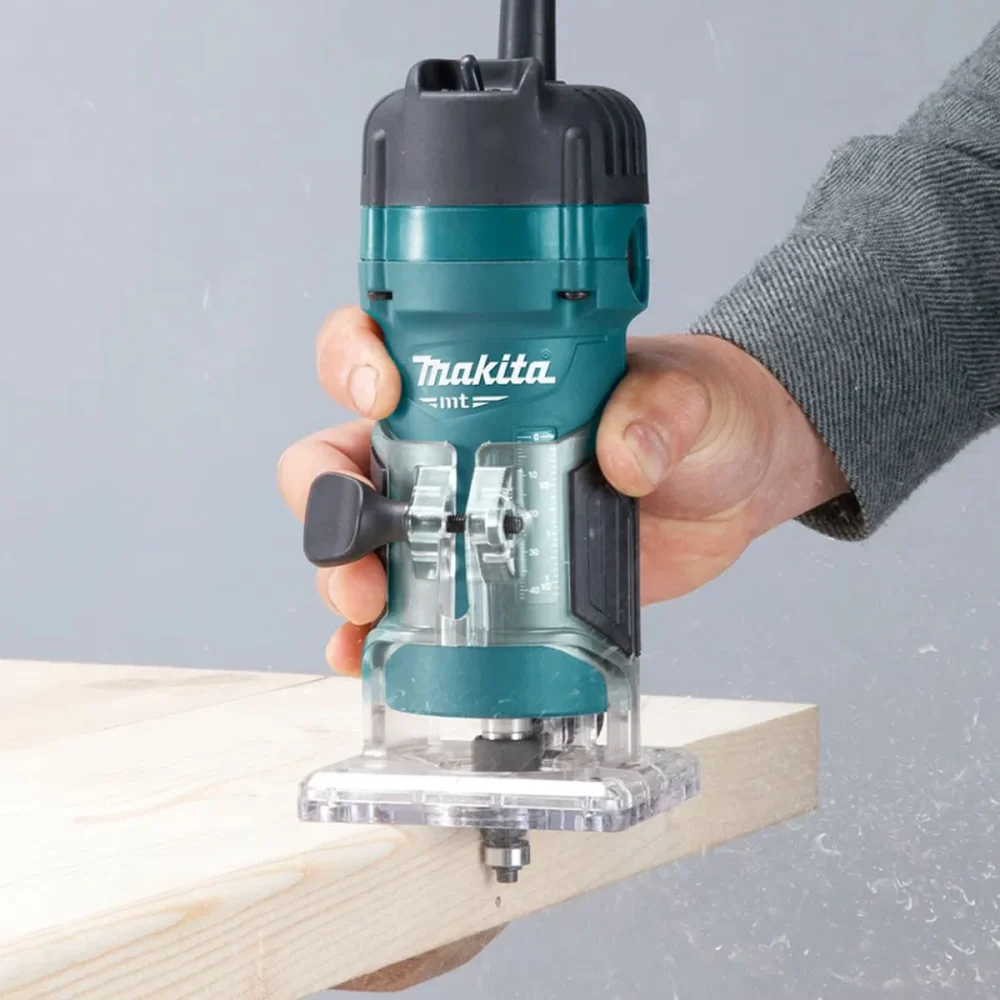 Kit Tupia Manual 530W M3700B Makita e 12 Fresas Paralela Dupla e Pinça de 1/4 Pol