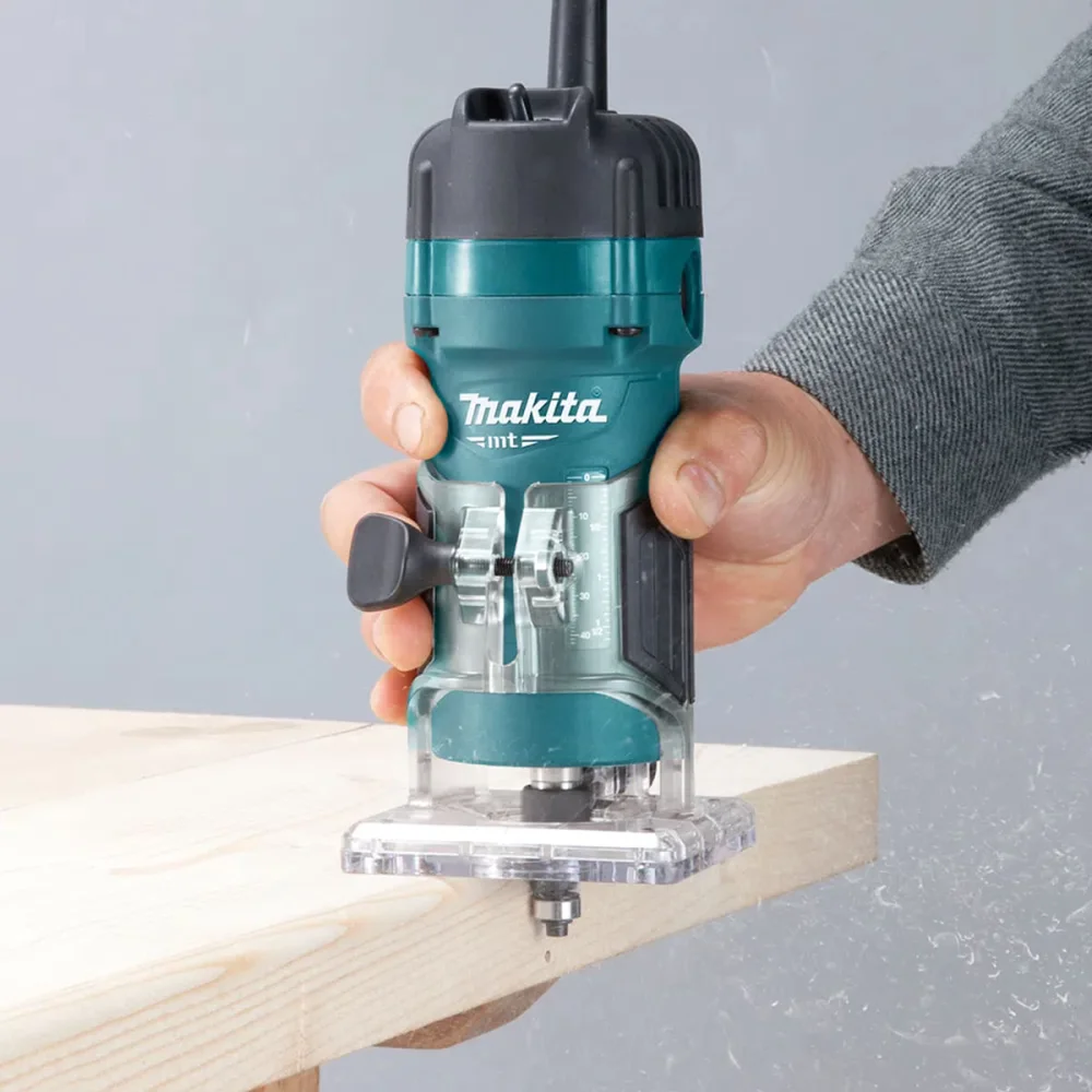 Kit Tupia Manual 6mm 530 Watts M3700B Makita e 3 Fresas D-16461 e Pinça 1/4 Pol