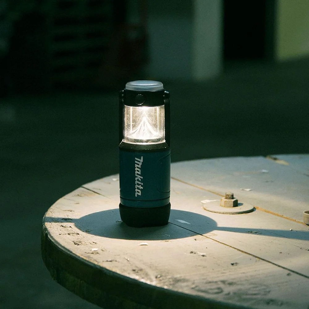 Lanterna à Bateria Não acompanha 12V Iluminação 360º ou Focada ML102 Makita