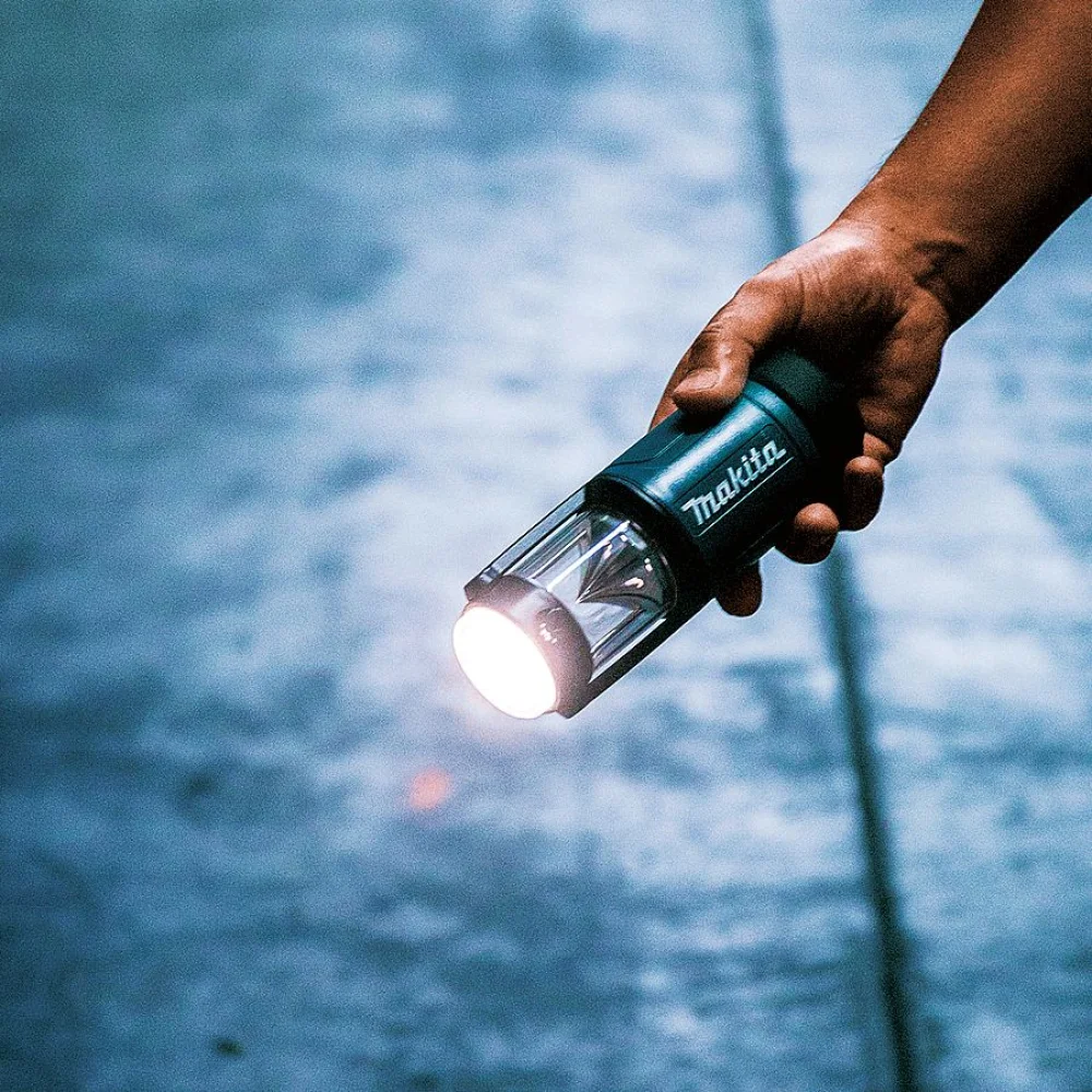 Lanterna à Bateria Não acompanha 12V Iluminação 360º ou Focada ML102 Makita