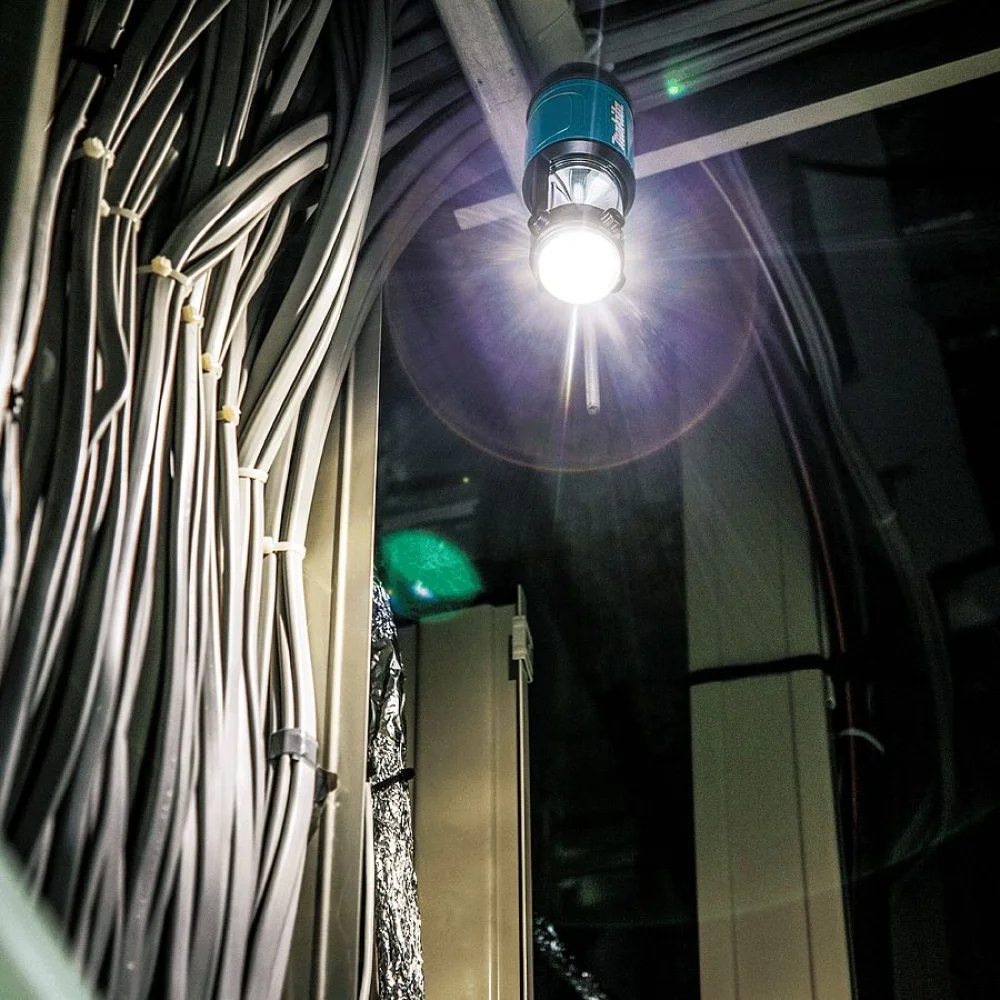 Lanterna à Bateria Não acompanha 12V Iluminação 360º ou Focada ML102 Makita