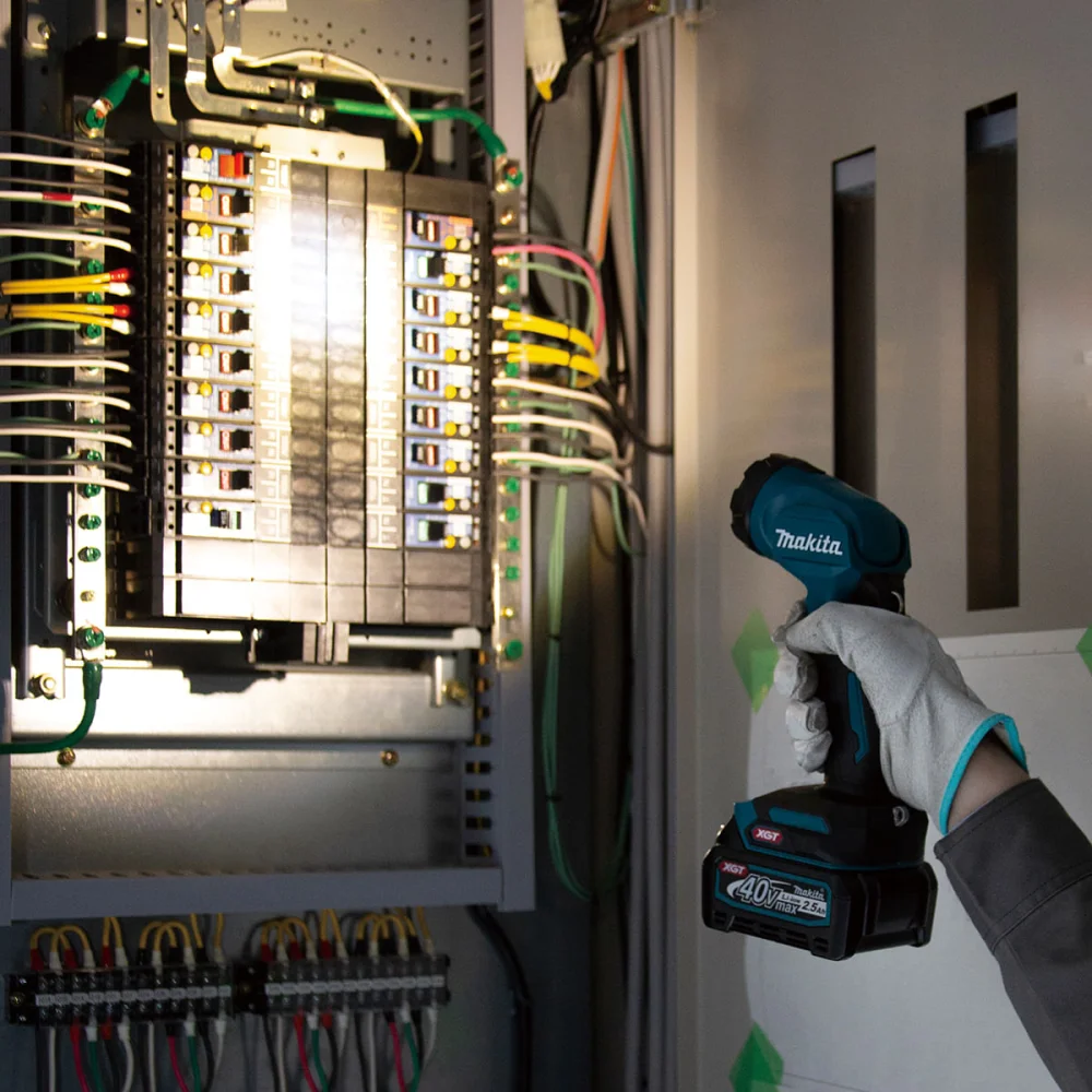 Lanterna de Led à Bateria Não Acompanha 40V ML001G Makita