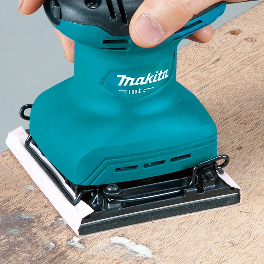 Lixadeira Orbital 180 Watts M9200B Makita - Outlet