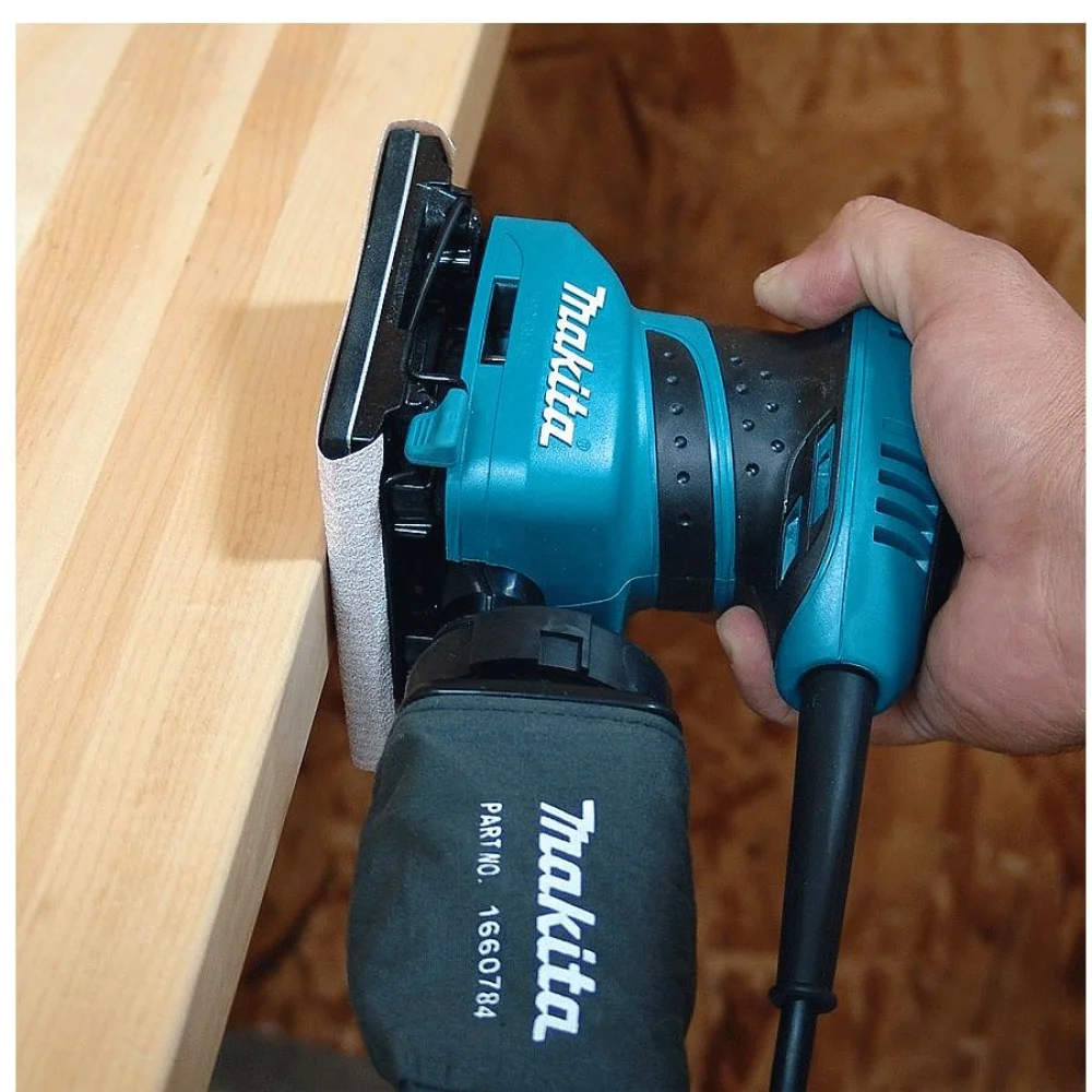 Lixadeira Orbital 200 Watts 114mm com Coletor de Pó BO4556 Makita