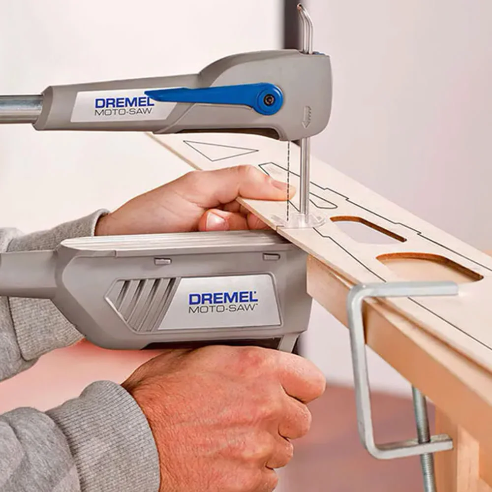 Micro Serra Tico Tico de Mão/Bancada 70W e Maleta e 12 Acessórios Moto-Saw Dremel