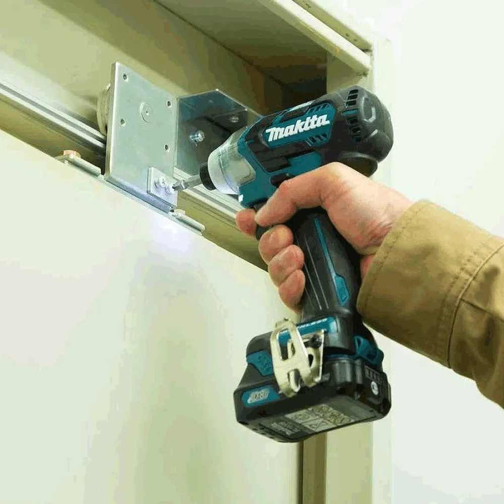 Parafusadeira de Impacto à Bateria 12V TD111DWYE Makita Bivolt