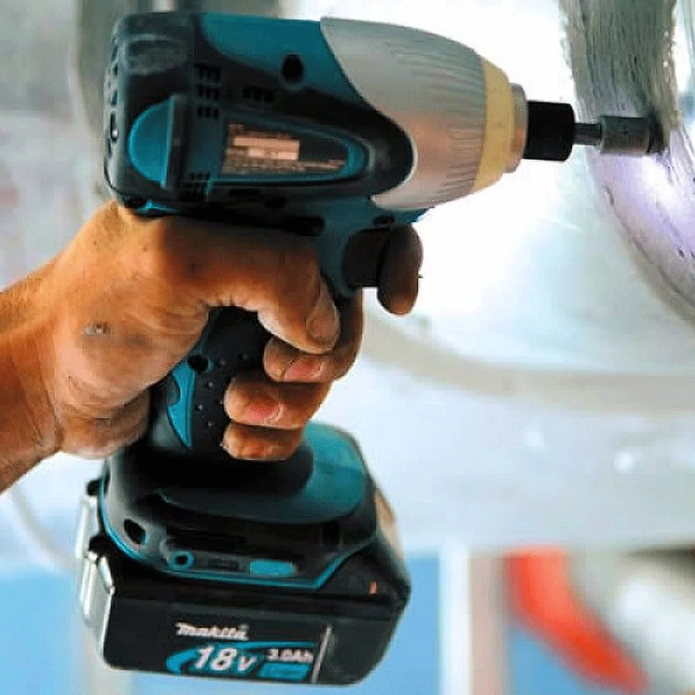 Parafusadeira de Impacto à Bateria 18V BTD140RFE Makita