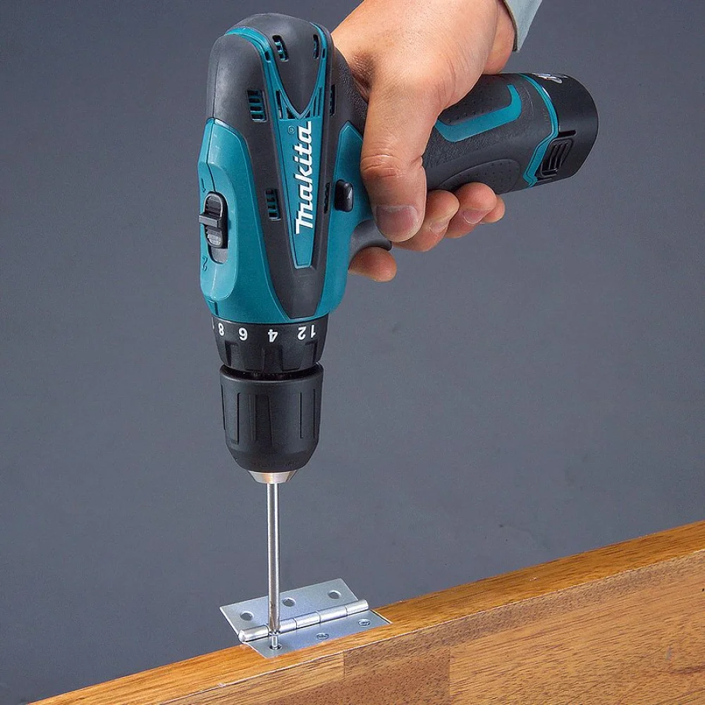 Parafusadeira e Furadeira à Bateria 10mm 12V DF330DWE Makita