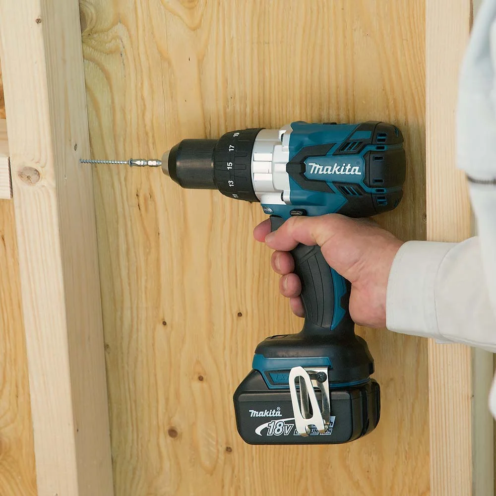 Parafusadeira e Furadeira de Impacto à Bateria 18V 5.0 Ah DHP481RTE Makita