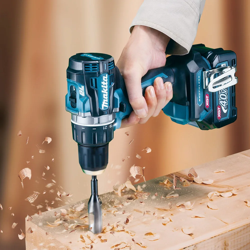 Parafusadeira Furadeira à Bateria e 2 Baterias 40V e Carregador DF002GA201 Makita