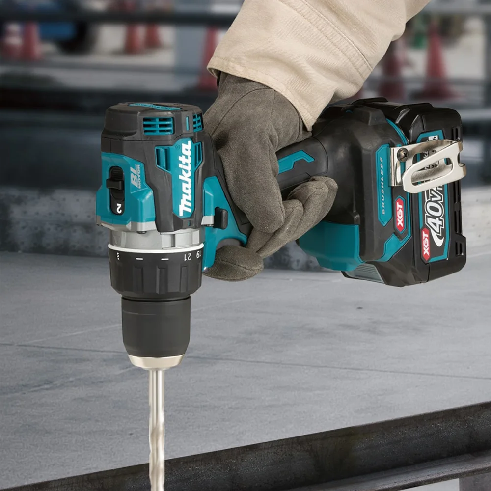 Parafusadeira Furadeira à Bateria e 2 Baterias 40V e Carregador DF002GA201 Makita