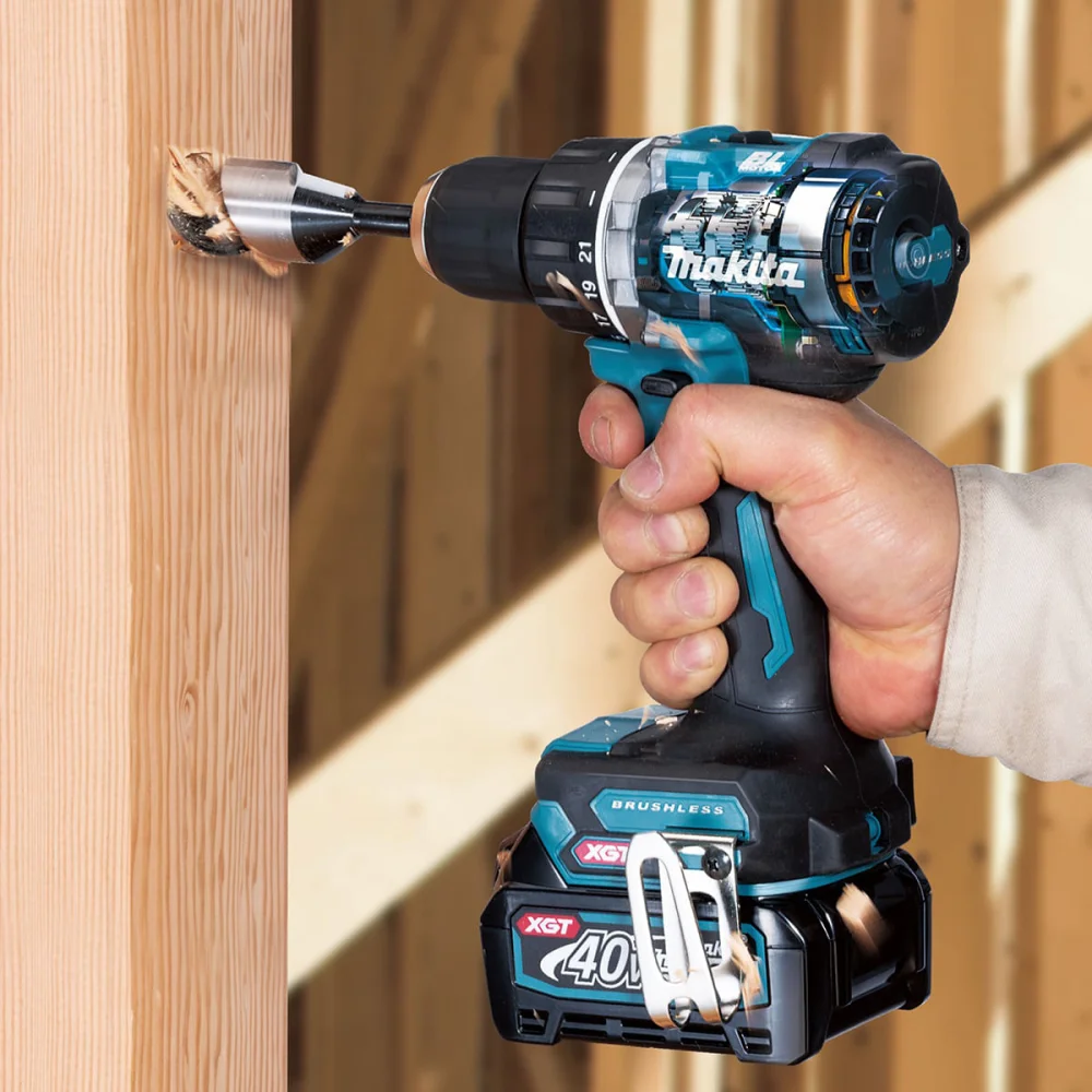 Parafusadeira Furadeira à Bateria e 2 Baterias 40V e Carregador DF002GA201 Makita