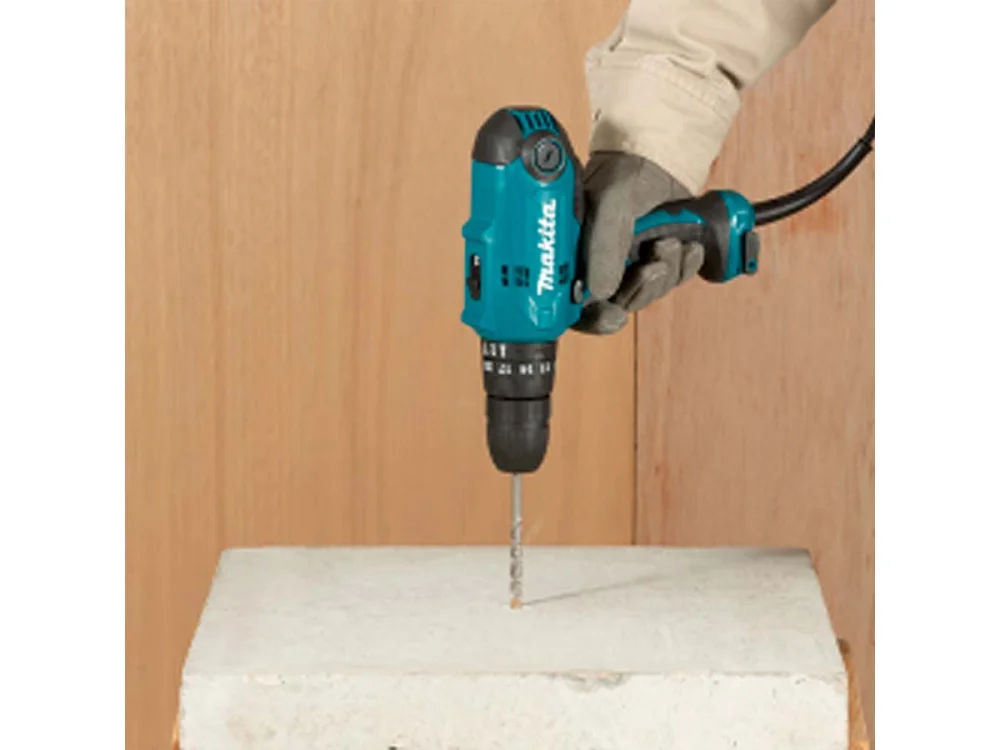 Parafusadeira Furadeira de Impacto 320 Watts HP0300 Makita