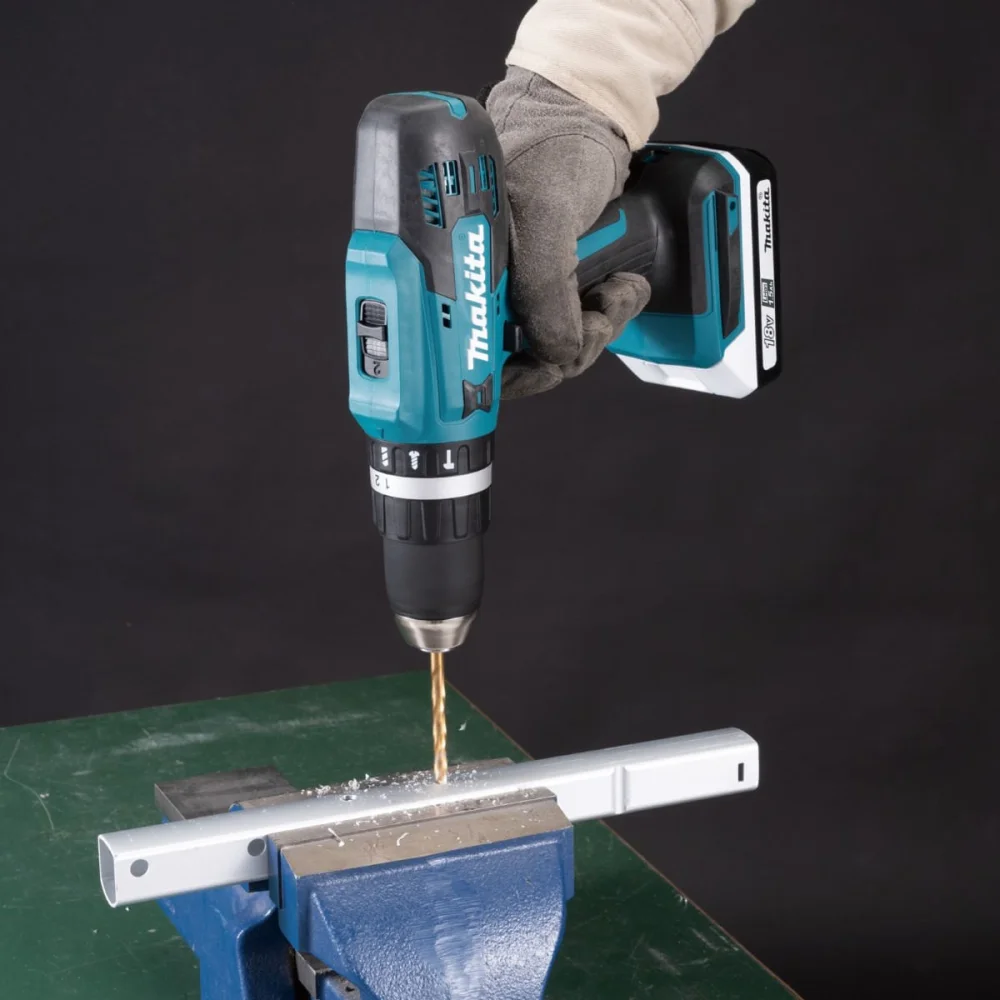 Parafusadeira Furadeira de Impacto à Bateria 18V 1.5Ah HP488DWE Makita