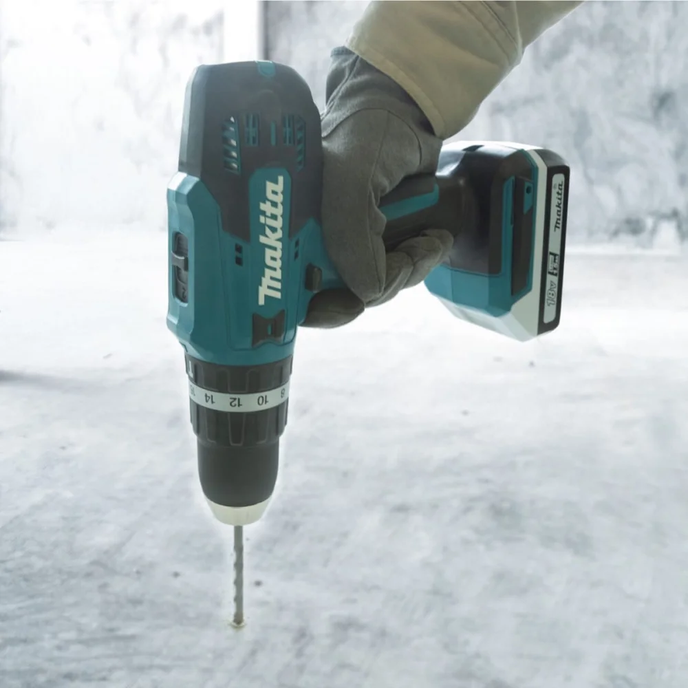 Parafusadeira Furadeira de Impacto à Bateria 18V 1.5Ah HP488DWE Makita