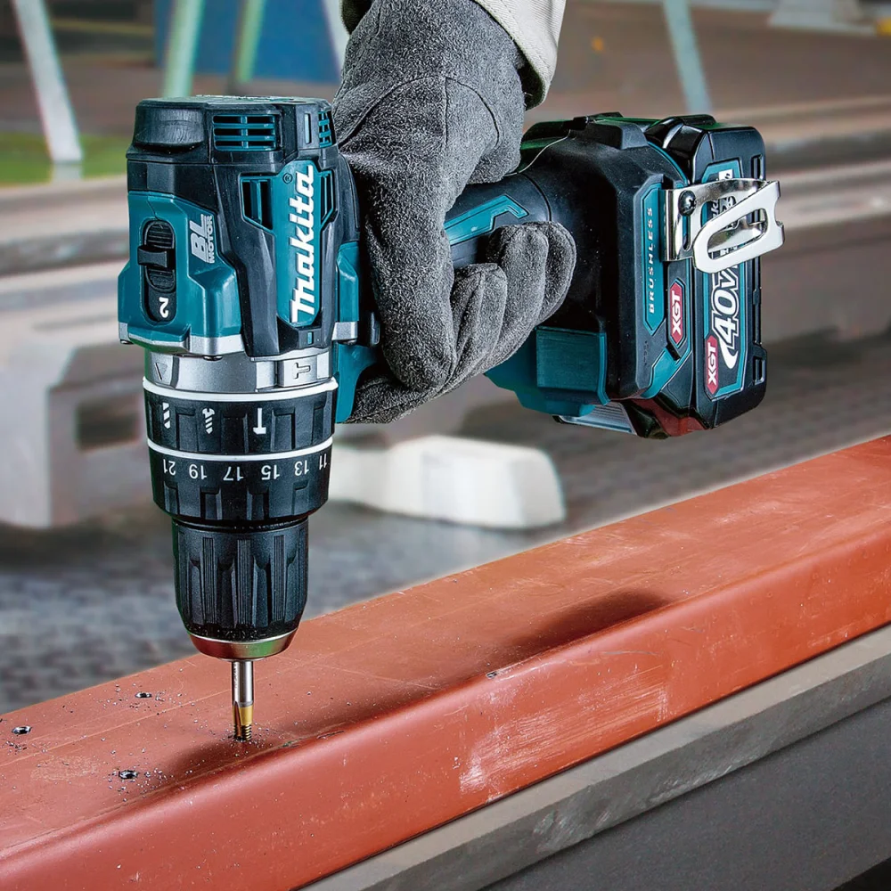 Parafusadeira Furadeira de Impacto à Bateria e 2 Baterias 40V HP002GA201 Makita