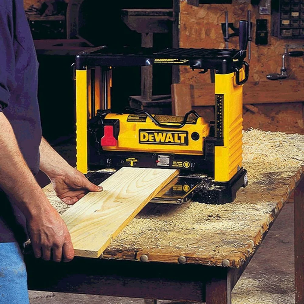 Plaina Desengrosso Portátil 317mm 1800 Watts W733 DeWalt 220 Volts