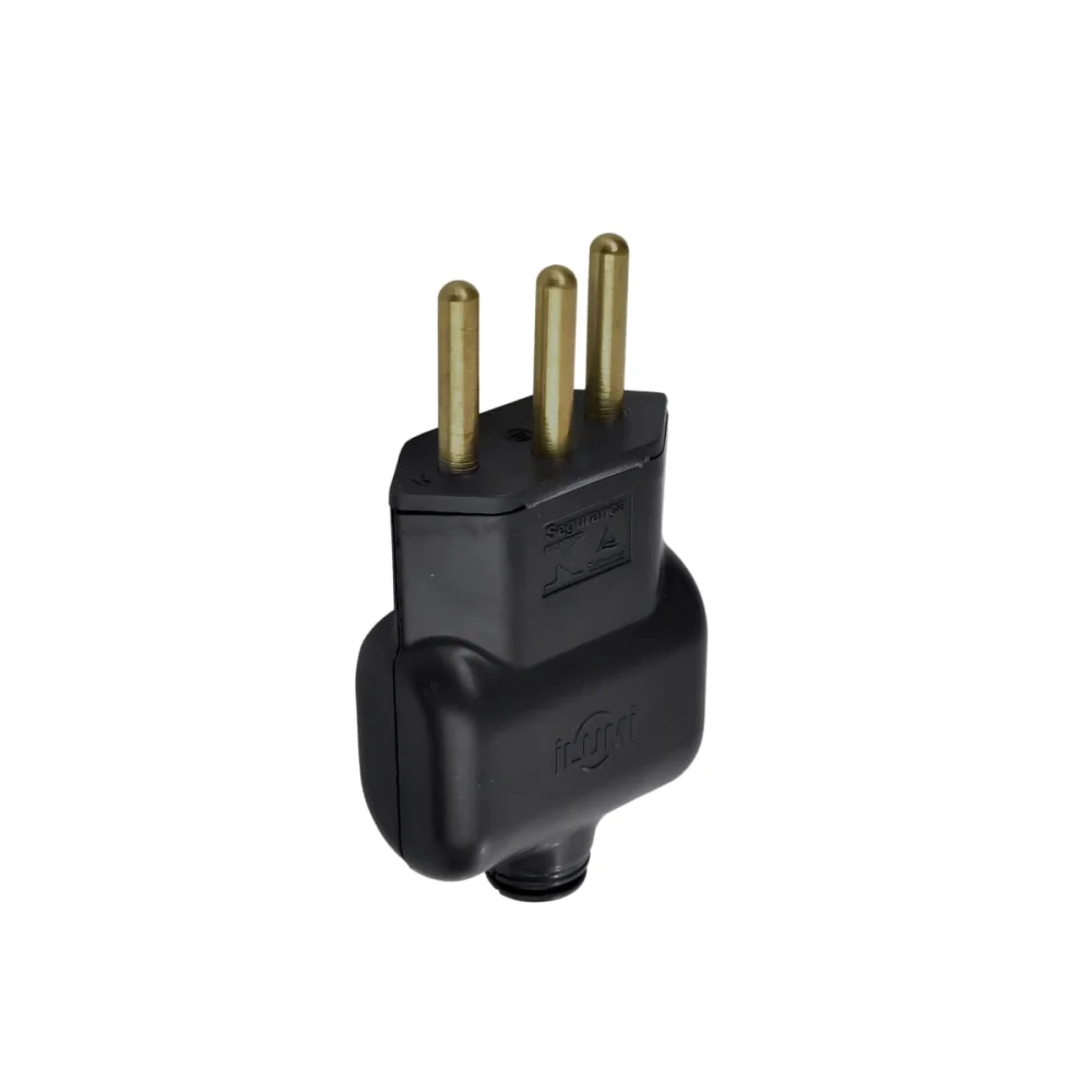 Plugue Macho 2 Pólos e Terra 20A/250V 90° ILUMI Preto