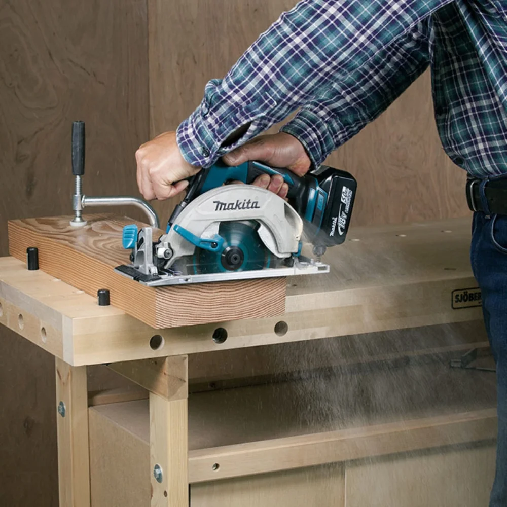 Serra Circular 165mm à Bateria e 2 Baterias 18V 5.Ah e Mak-Pac DHS680RTJ Makita