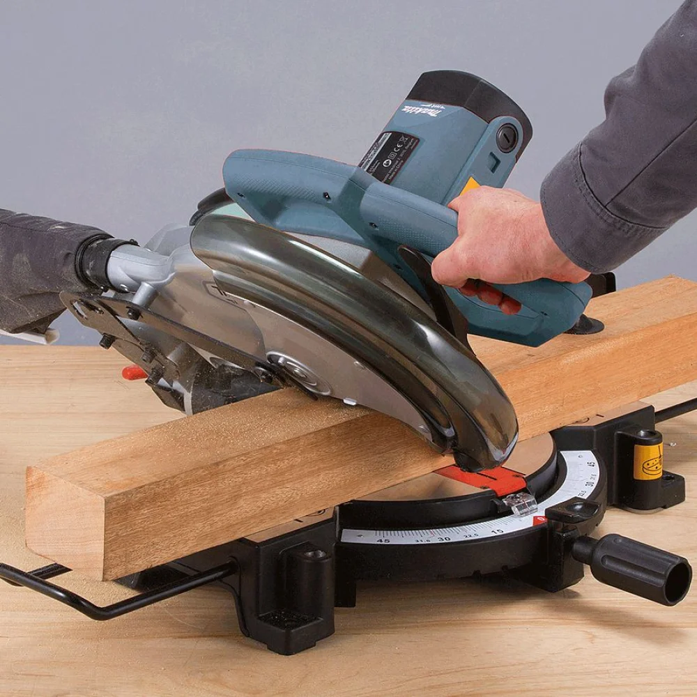 Serra de Esquadria 255mm 1500 Watts M2300G Makita