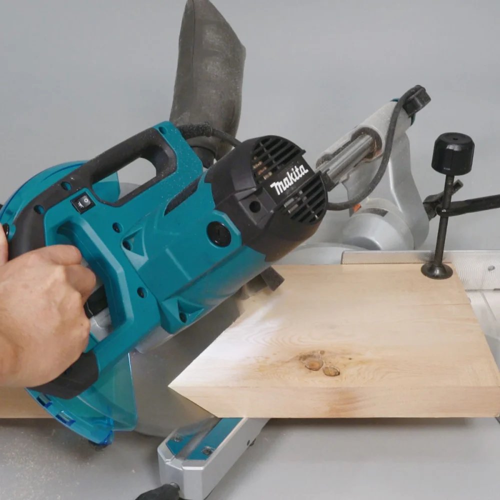 Serra de Esquadria 260mm 1450 Watts LS1110F Makita