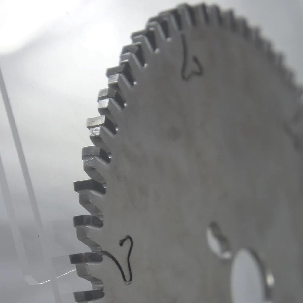 Serra Fresa Fundo de Gaveta 60 Dentes Canal de 65mm LU3E 0201 Freud