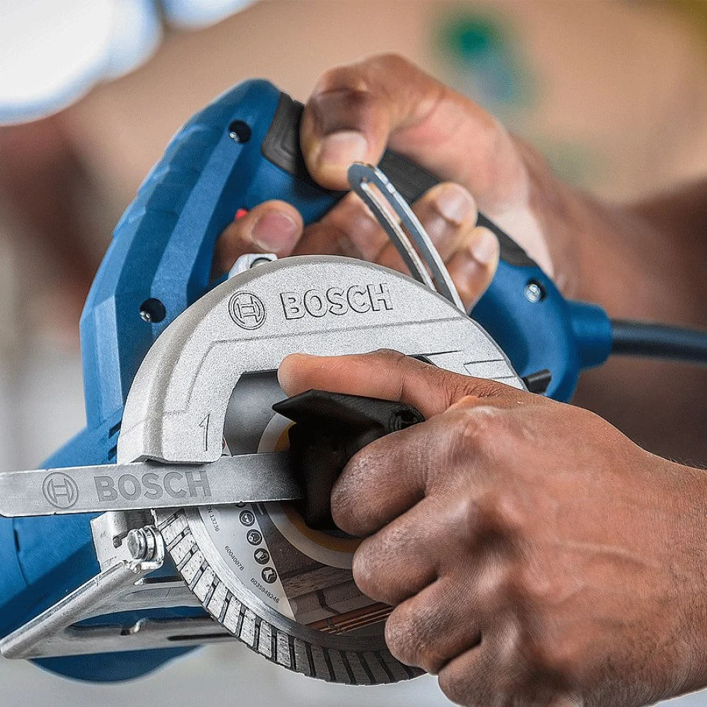 Serra Mármore Titan 125mm 1500 Watts GDC 151 e Disco de Corte Bosch