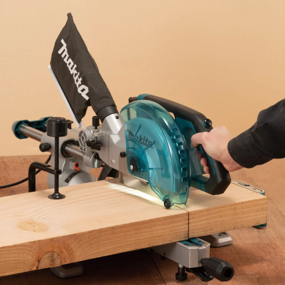 Serra Meia Esquadria 216mm 1200 Watts LS0816F Makita