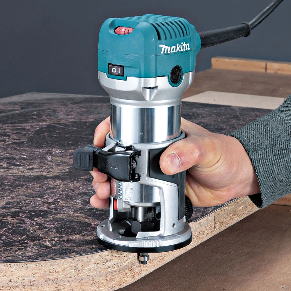 Tupia com Bases 6mm 710 Watts RT0700CX2 Makita