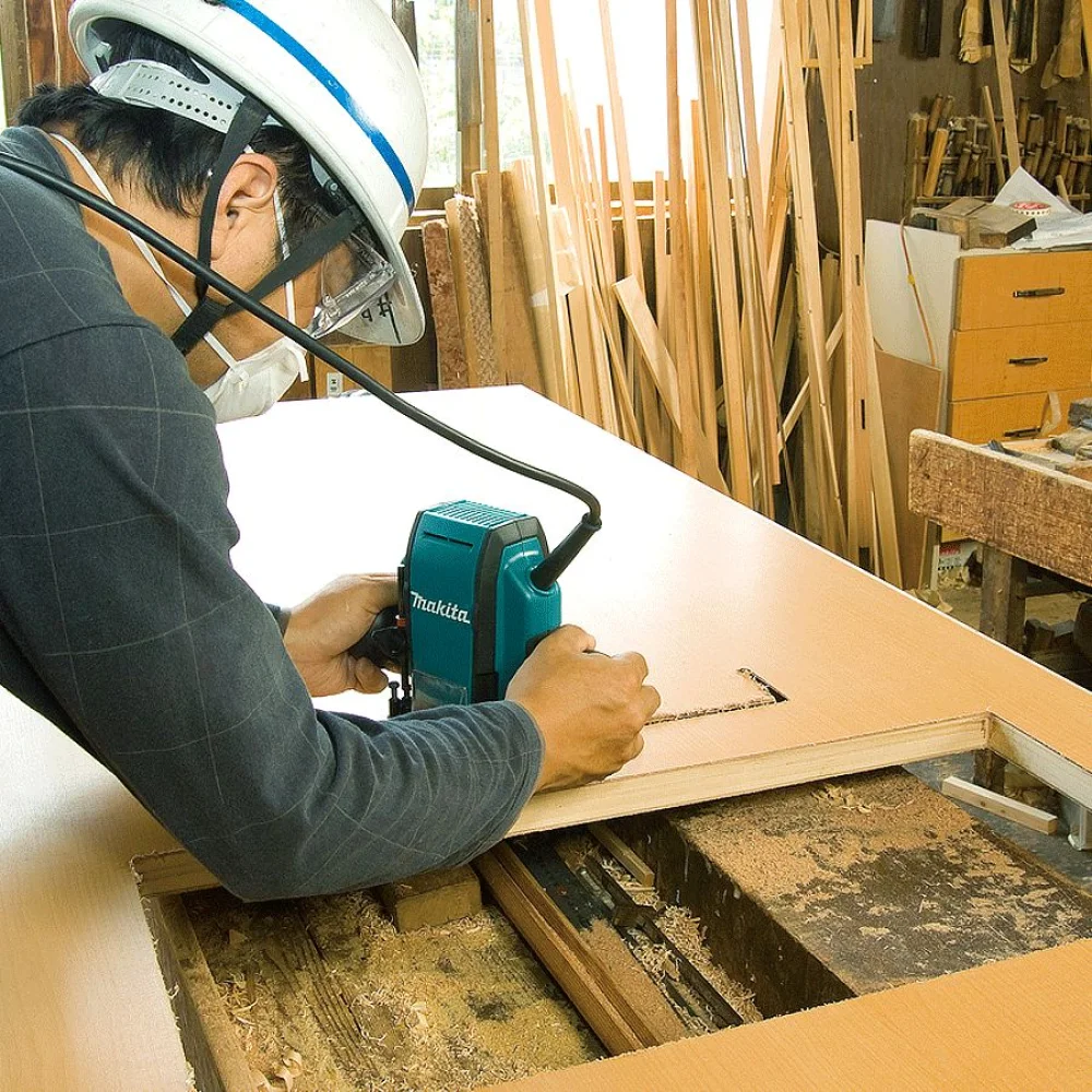 Tupia de Coluna 6mm e 8mm 900 Watts RP0900 Makita