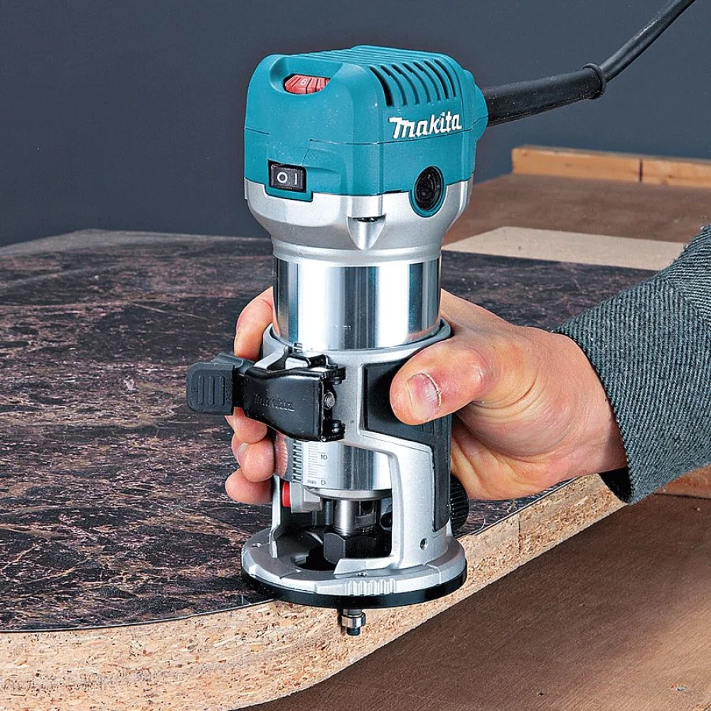 Tupia Laminadora Manual 6mm 710 Watts RT0700C Makita
