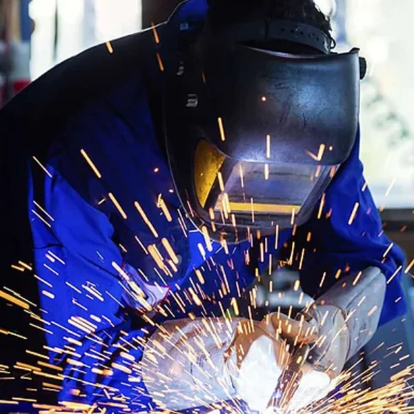 Inversora de Solda com Display Digital TWI-140 801923 Terra Bivolt